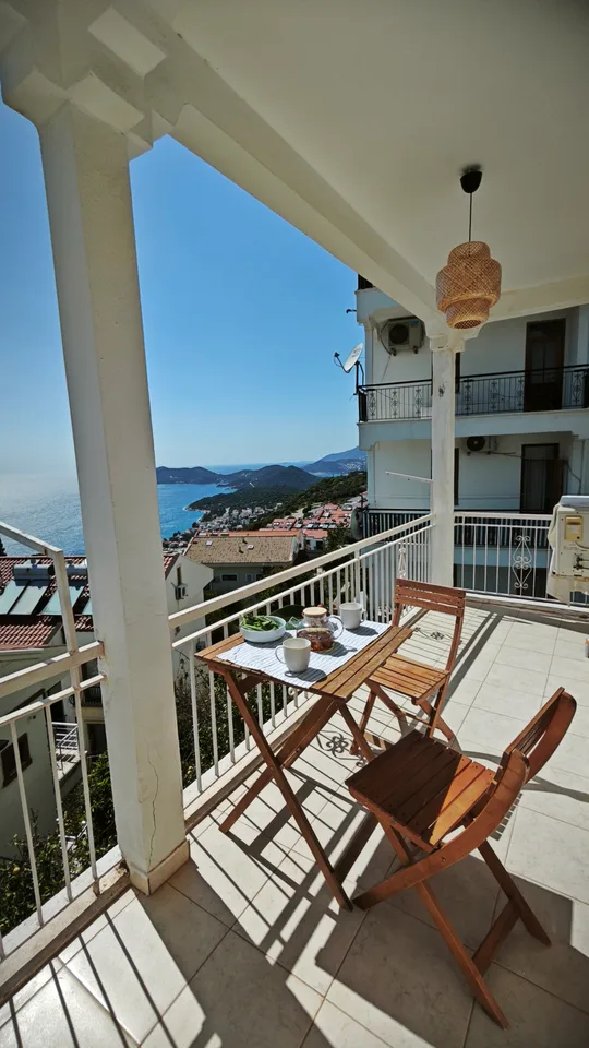 Serene Room in a 4-room co-living with panoramic sea views · Kas — photo 3