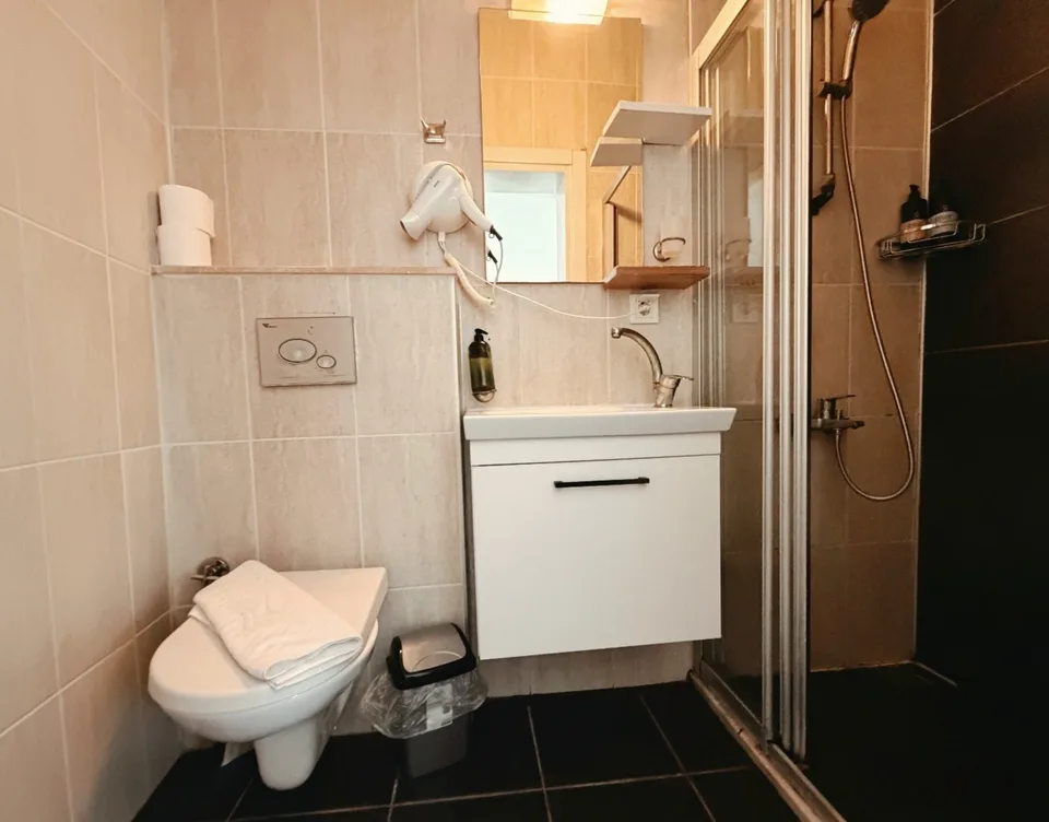 Standard double room with balcony and sea view in the hotel in the center of Kaş — photo 4