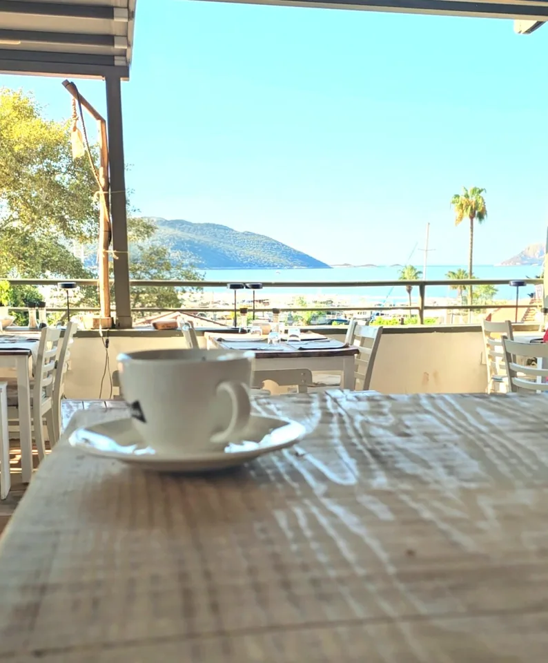 Standard double room (two single beds) in the hotel in the center of Kaş — photo 7