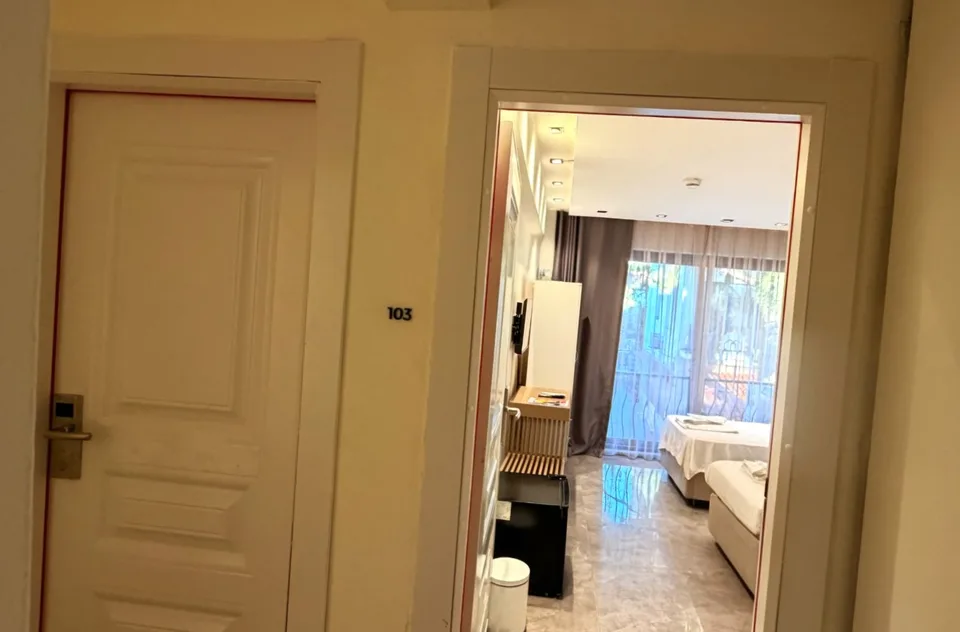 Double (two separate single beds) Balcony Deluxe Room in the Center of Kaş Hotel — photo 2