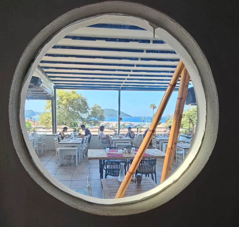 Double (two separate single beds) Balcony Deluxe Room in the Center of Kaş Hotel — photo 6
