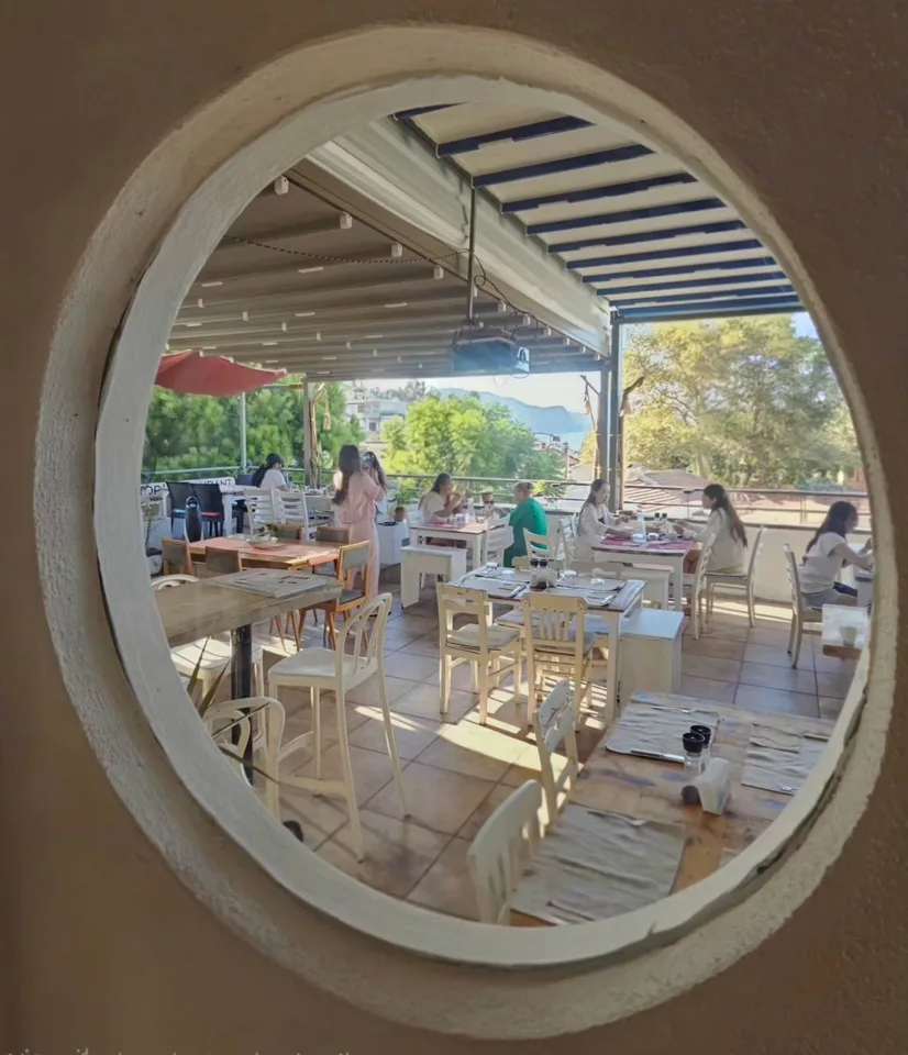 Standard double room (two single beds) in the hotel in the center of Kaş — photo 6